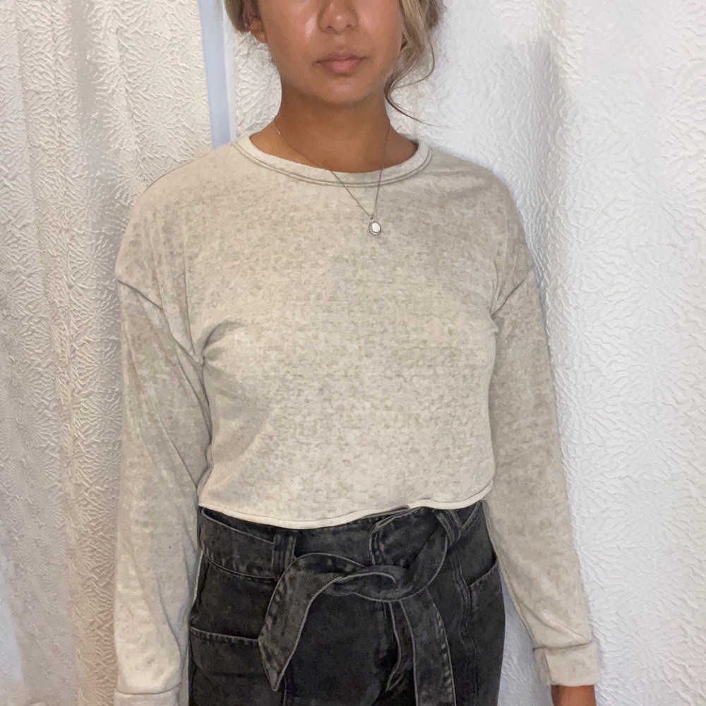 Cute crepe colored long sleeve! Super soft